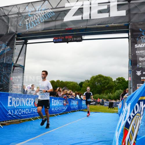30.08.2026 - Elbe Triathlon Hamburg LAZAROV Photography http://msf.ph/oto/10081053 30.08.2026 11:19:12 Ziel 1049, 1083 meine-sportfotos.de