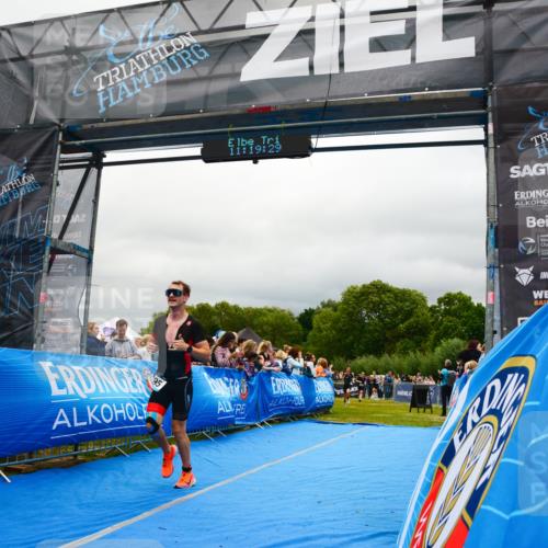 30.08.2026 - Elbe Triathlon Hamburg LAZAROV Photography http://msf.ph/oto/10081084 30.08.2026 11:19:30 Ziel 950, 995 meine-sportfotos.de