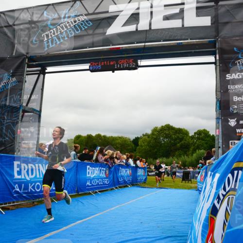 30.08.2026 - Elbe Triathlon Hamburg LAZAROV Photography http://msf.ph/oto/10081095 30.08.2026 11:19:36 Ziel 950, 1091, 1108, 1111 meine-sportfotos.de