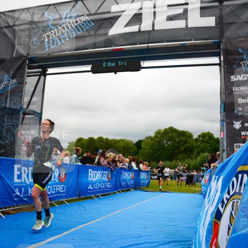 30.08.2026 - Elbe Triathlon Hamburg LAZAROV Photography http://msf.ph/oto/10081097 30.08.2026 11:19:36 Ziel 950, 1091, 1108, 1111 meine-sportfotos.de