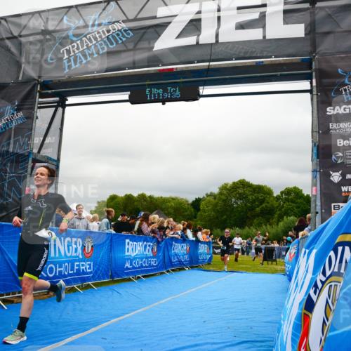 30.08.2026 - Elbe Triathlon Hamburg LAZAROV Photography http://msf.ph/oto/10081098 30.08.2026 11:19:36 Ziel 950, 1091, 1108, 1111 meine-sportfotos.de