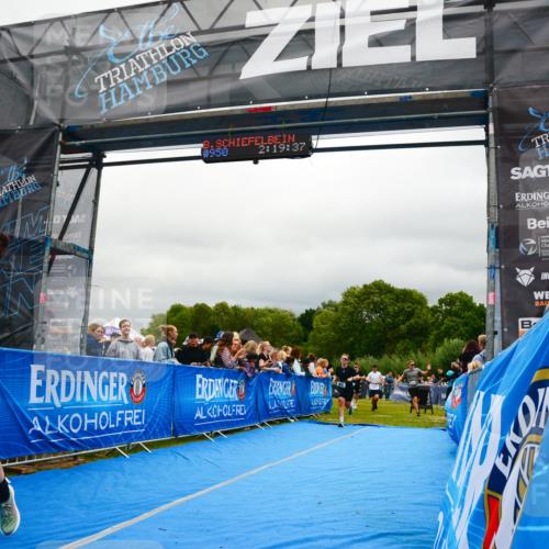 30.08.2026 - Elbe Triathlon Hamburg LAZAROV Photography http://msf.ph/oto/10081102 30.08.2026 11:19:36 Ziel 950, 1091, 1108, 1111 meine-sportfotos.de