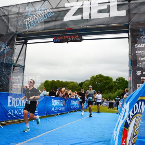 30.08.2026 - Elbe Triathlon Hamburg LAZAROV Photography http://msf.ph/oto/10081107 30.08.2026 11:19:39 Ziel 950, 1091, 1108, 1111 meine-sportfotos.de