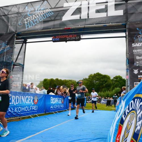 30.08.2026 - Elbe Triathlon Hamburg LAZAROV Photography http://msf.ph/oto/10081112 30.08.2026 11:19:40 Ziel 1091, 1108, 1111 meine-sportfotos.de