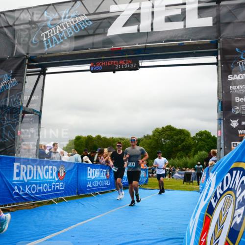 30.08.2026 - Elbe Triathlon Hamburg LAZAROV Photography http://msf.ph/oto/10081114 30.08.2026 11:19:40 Ziel 1091, 1108, 1111 meine-sportfotos.de