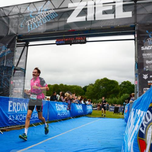 30.08.2026 - Elbe Triathlon Hamburg LAZAROV Photography http://msf.ph/oto/10081167 30.08.2026 11:20:01 Ziel 572, 725, 1071 meine-sportfotos.de