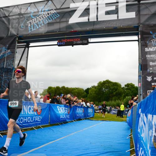 30.08.2026 - Elbe Triathlon Hamburg LAZAROV Photography http://msf.ph/oto/10081349 30.08.2026 11:21:15 Ziel 999, 1017, 1276 meine-sportfotos.de