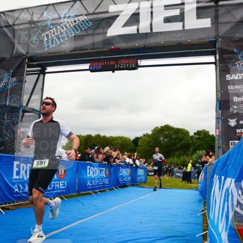 30.08.2026 - Elbe Triathlon Hamburg LAZAROV Photography http://msf.ph/oto/10081385 30.08.2026 11:21:35 Ziel 540, 591, 1025 meine-sportfotos.de