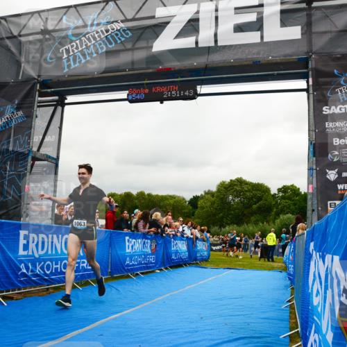 30.08.2026 - Elbe Triathlon Hamburg LAZAROV Photography http://msf.ph/oto/10081460 30.08.2026 11:21:59 Ziel 703, 1063, 1113 meine-sportfotos.de