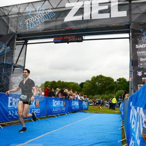 30.08.2026 - Elbe Triathlon Hamburg LAZAROV Photography http://msf.ph/oto/10081462 30.08.2026 11:21:59 Ziel 703, 1063, 1113 meine-sportfotos.de