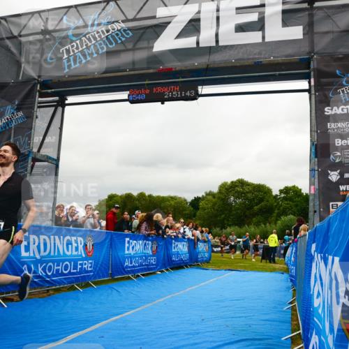 30.08.2026 - Elbe Triathlon Hamburg LAZAROV Photography http://msf.ph/oto/10081465 30.08.2026 11:22:00 Ziel 703, 1063, 1113 meine-sportfotos.de