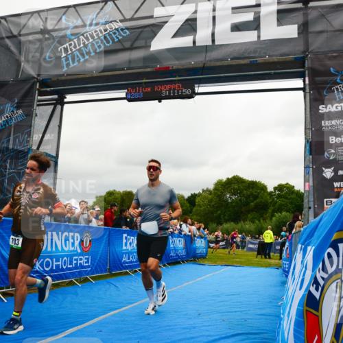 30.08.2026 - Elbe Triathlon Hamburg LAZAROV Photography http://msf.ph/oto/10081476 30.08.2026 11:22:07 Ziel 703, 1113 meine-sportfotos.de