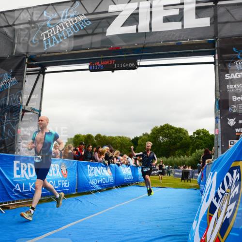 30.08.2026 - Elbe Triathlon Hamburg LAZAROV Photography http://msf.ph/oto/10082129 30.08.2026 11:26:23 Ziel 1079, 1198, 1217 meine-sportfotos.de