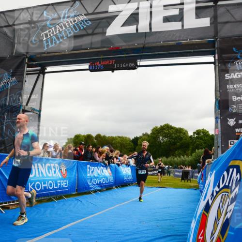 30.08.2026 - Elbe Triathlon Hamburg LAZAROV Photography http://msf.ph/oto/10082130 30.08.2026 11:26:23 Ziel 1079, 1198, 1217 meine-sportfotos.de