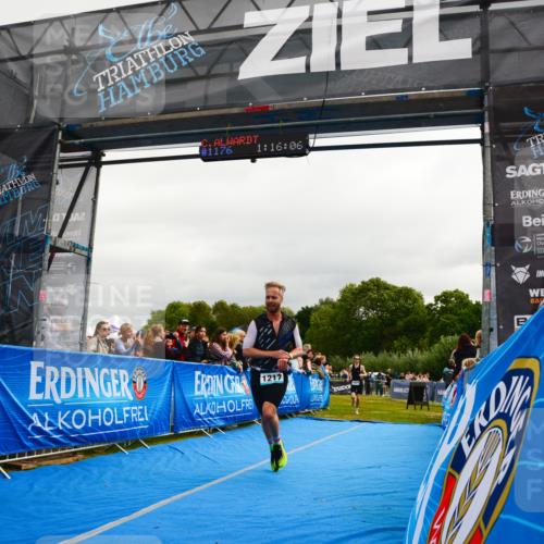 30.08.2026 - Elbe Triathlon Hamburg LAZAROV Photography http://msf.ph/oto/10082136 30.08.2026 11:26:23 Ziel 1079, 1198, 1217 meine-sportfotos.de