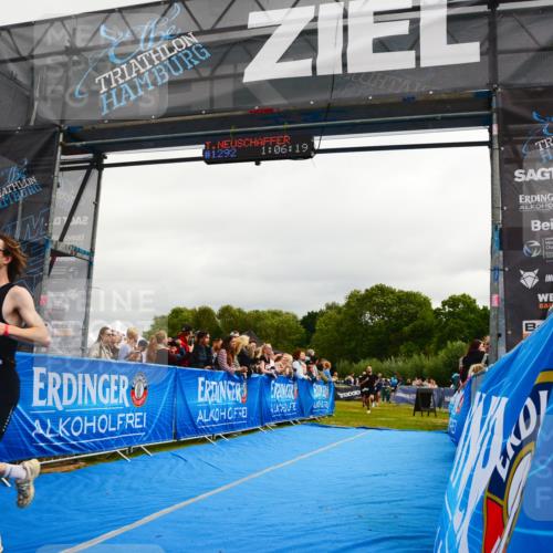 30.08.2026 - Elbe Triathlon Hamburg LAZAROV Photography http://msf.ph/oto/10082148 30.08.2026 11:26:27 Ziel 457, 514, 1079, 1217, 1249 meine-sportfotos.de