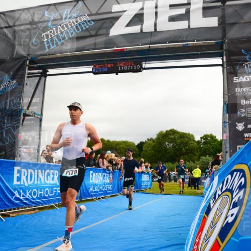 30.08.2026 - Elbe Triathlon Hamburg LAZAROV Photography http://msf.ph/oto/10082299 30.08.2026 11:27:33 Ziel 672, 1121, 1134, 1178 meine-sportfotos.de
