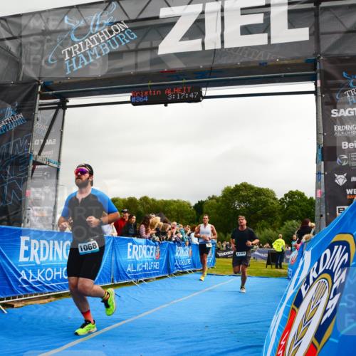 30.08.2026 - Elbe Triathlon Hamburg LAZAROV Photography http://msf.ph/oto/10082385 30.08.2026 11:28:03 Ziel 587, 754, 1065, 1068, 1103 meine-sportfotos.de
