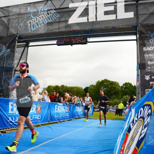 30.08.2026 - Elbe Triathlon Hamburg LAZAROV Photography http://msf.ph/oto/10082387 30.08.2026 11:28:03 Ziel 587, 754, 1065, 1068, 1103 meine-sportfotos.de