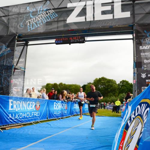 30.08.2026 - Elbe Triathlon Hamburg LAZAROV Photography http://msf.ph/oto/10082393 30.08.2026 11:28:04 Ziel 754, 1068, 1103 meine-sportfotos.de