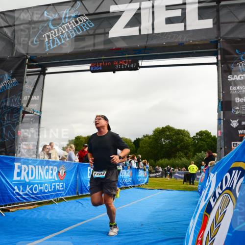30.08.2026 - Elbe Triathlon Hamburg LAZAROV Photography http://msf.ph/oto/10082399 30.08.2026 11:28:04 Ziel 754, 1068, 1103 meine-sportfotos.de