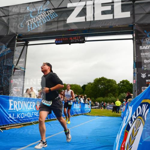 30.08.2026 - Elbe Triathlon Hamburg LAZAROV Photography http://msf.ph/oto/10082400 30.08.2026 11:28:05 Ziel 754, 1068, 1103 meine-sportfotos.de