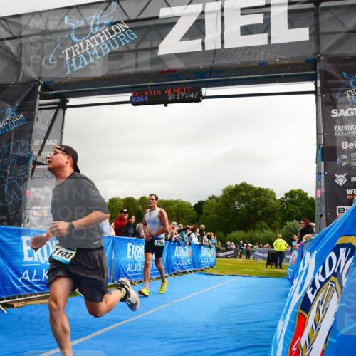 30.08.2026 - Elbe Triathlon Hamburg LAZAROV Photography http://msf.ph/oto/10082402 30.08.2026 11:28:05 Ziel 754, 1068, 1103 meine-sportfotos.de
