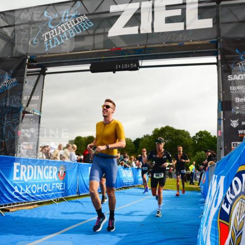 30.08.2026 - Elbe Triathlon Hamburg LAZAROV Photography http://msf.ph/oto/10082512 30.08.2026 11:29:02 Ziel 409, 967, 1033, 1151, 1229, 1322 meine-sportfotos.de