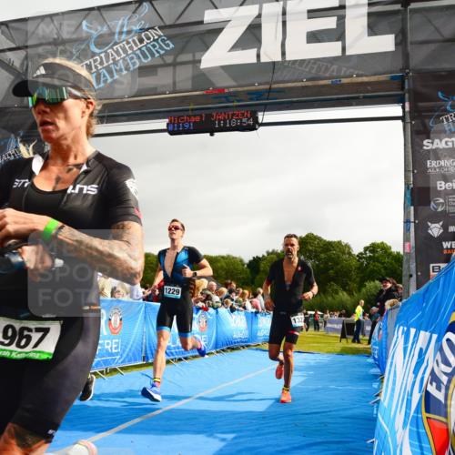30.08.2026 - Elbe Triathlon Hamburg LAZAROV Photography http://msf.ph/oto/10082519 30.08.2026 11:29:04 Ziel 967, 1033, 1151, 1229, 1322 meine-sportfotos.de