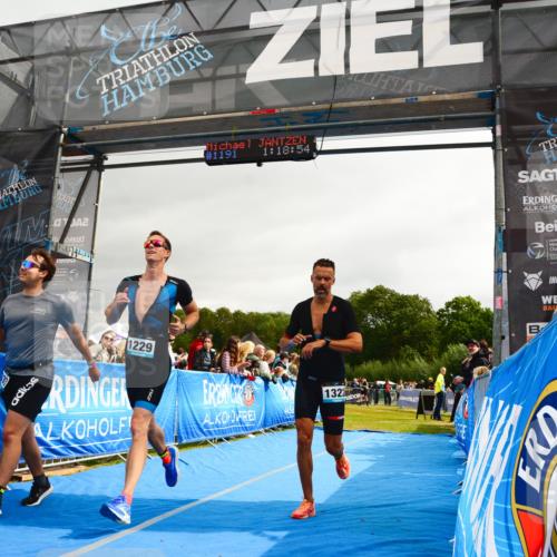 30.08.2026 - Elbe Triathlon Hamburg LAZAROV Photography http://msf.ph/oto/10082521 30.08.2026 11:29:04 Ziel 967, 1033, 1151, 1229, 1322 meine-sportfotos.de