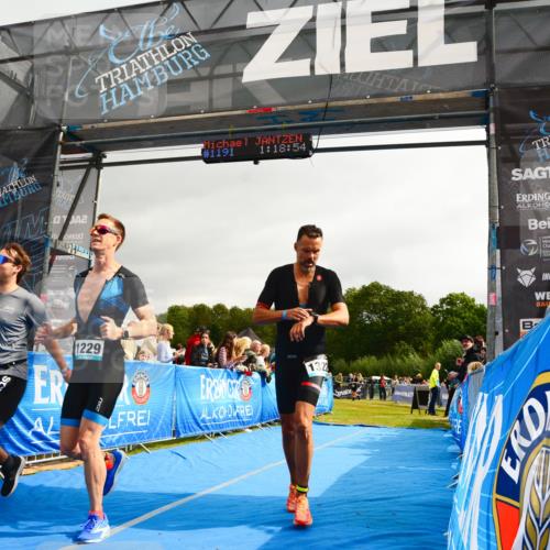 30.08.2026 - Elbe Triathlon Hamburg LAZAROV Photography http://msf.ph/oto/10082522 30.08.2026 11:29:04 Ziel 967, 1033, 1151, 1229, 1322 meine-sportfotos.de