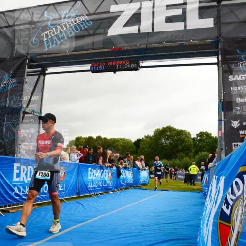 30.08.2026 - Elbe Triathlon Hamburg LAZAROV Photography http://msf.ph/oto/10082536 30.08.2026 11:29:24 Ziel 648, 749, 1078, 1280 meine-sportfotos.de