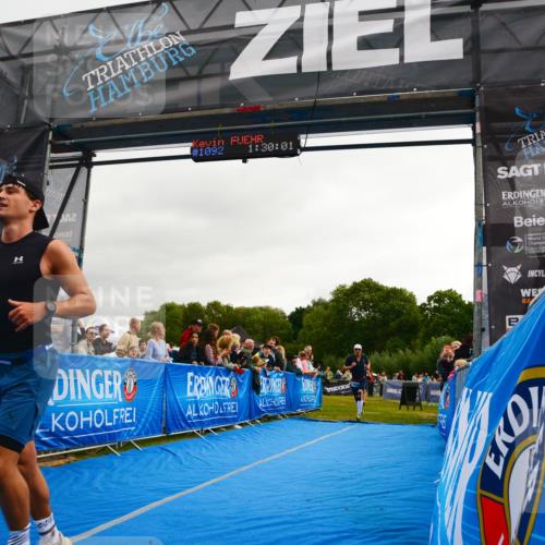 30.08.2026 - Elbe Triathlon Hamburg LAZAROV Photography http://msf.ph/oto/10082685 30.08.2026 11:30:14 Ziel 798, 1081, 1285 meine-sportfotos.de