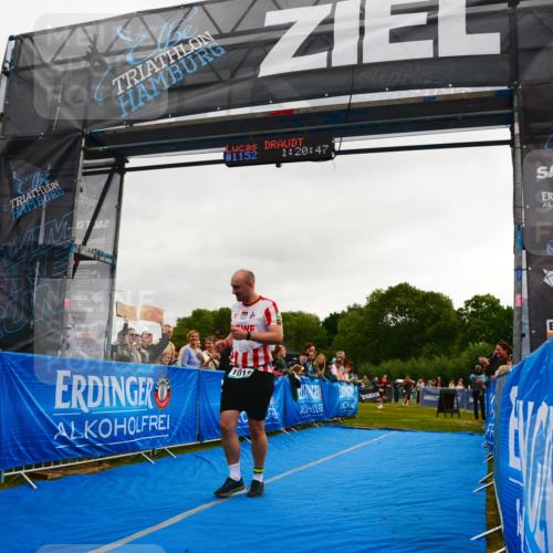 30.08.2026 - Elbe Triathlon Hamburg LAZAROV Photography http://msf.ph/oto/10082736 30.08.2026 11:31:05 Ziel 1018 meine-sportfotos.de