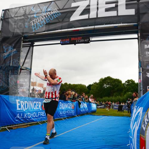 30.08.2026 - Elbe Triathlon Hamburg LAZAROV Photography http://msf.ph/oto/10082743 30.08.2026 11:31:06 Ziel 1018, 1352 meine-sportfotos.de