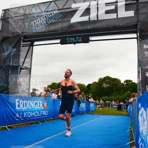30.08.2026 - Elbe Triathlon Hamburg LAZAROV Photography http://msf.ph/oto/10082759 30.08.2026 11:31:41 Ziel 881, 1228 meine-sportfotos.de
