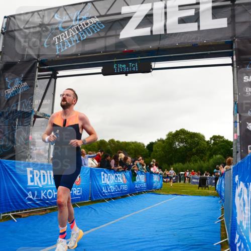 30.08.2026 - Elbe Triathlon Hamburg LAZAROV Photography http://msf.ph/oto/10082764 30.08.2026 11:31:42 Ziel 881, 1228 meine-sportfotos.de