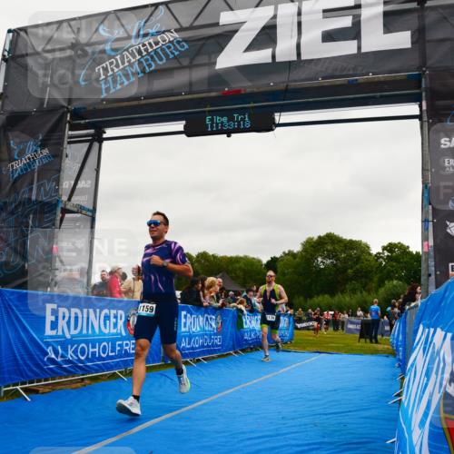 30.08.2026 - Elbe Triathlon Hamburg LAZAROV Photography http://msf.ph/oto/10082983 30.08.2026 11:33:19 Ziel 937, 1136, 1159 meine-sportfotos.de