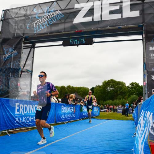 30.08.2026 - Elbe Triathlon Hamburg LAZAROV Photography http://msf.ph/oto/10082984 30.08.2026 11:33:19 Ziel 937, 1136, 1159 meine-sportfotos.de