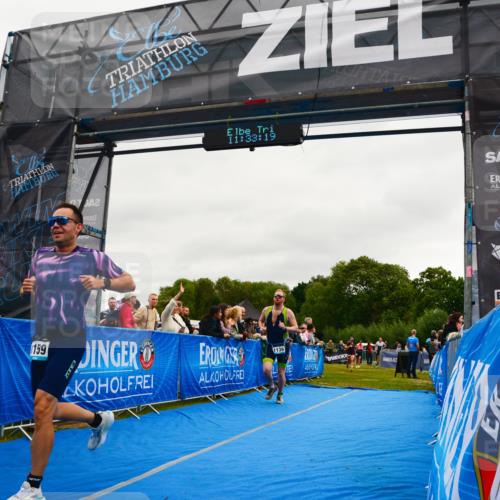 30.08.2026 - Elbe Triathlon Hamburg LAZAROV Photography http://msf.ph/oto/10082988 30.08.2026 11:33:19 Ziel 937, 1136, 1159 meine-sportfotos.de
