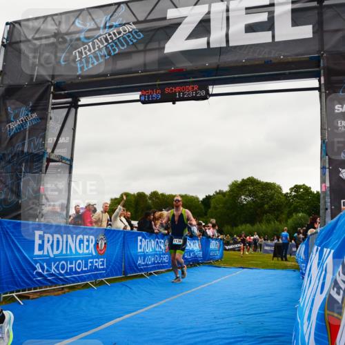 30.08.2026 - Elbe Triathlon Hamburg LAZAROV Photography http://msf.ph/oto/10082992 30.08.2026 11:33:19 Ziel 937, 1136, 1159 meine-sportfotos.de