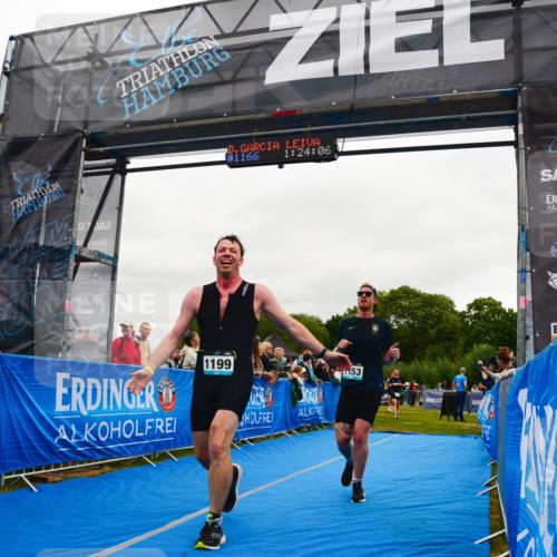30.08.2026 - Elbe Triathlon Hamburg LAZAROV Photography http://msf.ph/oto/10083147 30.08.2026 11:34:21 Ziel 570, 848, 1149, 1153, 1199 meine-sportfotos.de