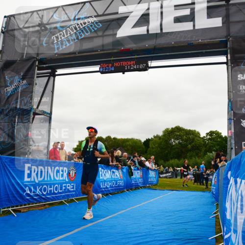 30.08.2026 - Elbe Triathlon Hamburg LAZAROV Photography http://msf.ph/oto/10083167 30.08.2026 11:34:29 Ziel 570, 1149, 1266 meine-sportfotos.de