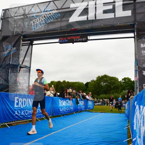30.08.2026 - Elbe Triathlon Hamburg LAZAROV Photography http://msf.ph/oto/10083170 30.08.2026 11:34:29 Ziel 570, 1149, 1266 meine-sportfotos.de