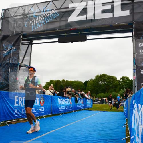 30.08.2026 - Elbe Triathlon Hamburg LAZAROV Photography http://msf.ph/oto/10083172 30.08.2026 11:34:29 Ziel 570, 1149, 1266 meine-sportfotos.de