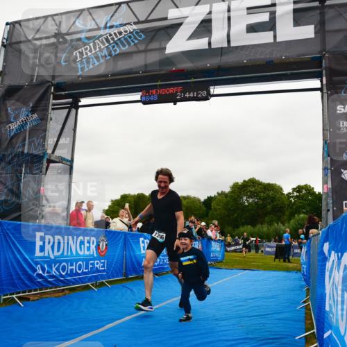 30.08.2026 - Elbe Triathlon Hamburg LAZAROV Photography http://msf.ph/oto/10083180 30.08.2026 11:34:34 Ziel 1141, 1266 meine-sportfotos.de