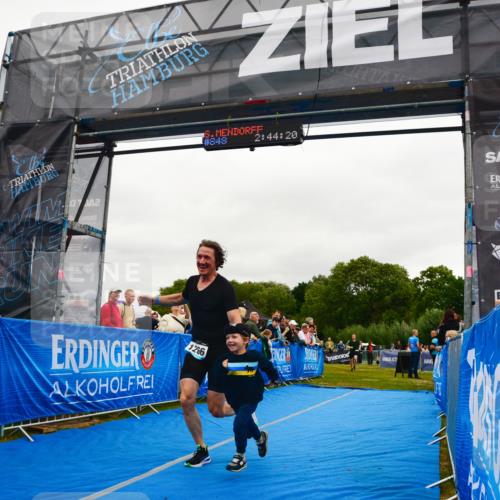 30.08.2026 - Elbe Triathlon Hamburg LAZAROV Photography http://msf.ph/oto/10083181 30.08.2026 11:34:34 Ziel 1141, 1266 meine-sportfotos.de