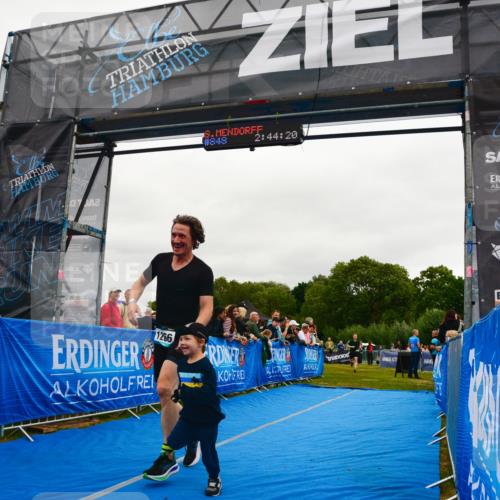 30.08.2026 - Elbe Triathlon Hamburg LAZAROV Photography http://msf.ph/oto/10083183 30.08.2026 11:34:34 Ziel 1141, 1266 meine-sportfotos.de