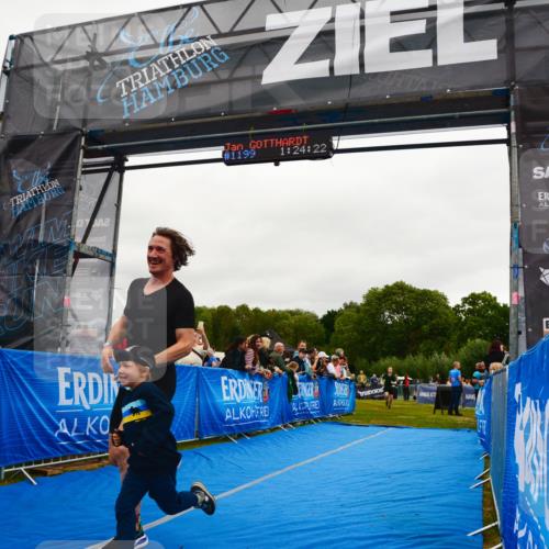 30.08.2026 - Elbe Triathlon Hamburg LAZAROV Photography http://msf.ph/oto/10083185 30.08.2026 11:34:34 Ziel 1141, 1266 meine-sportfotos.de