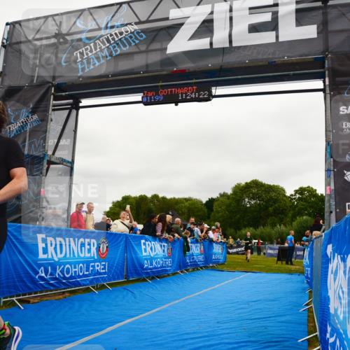 30.08.2026 - Elbe Triathlon Hamburg LAZAROV Photography http://msf.ph/oto/10083190 30.08.2026 11:34:35 Ziel 1141, 1266 meine-sportfotos.de
